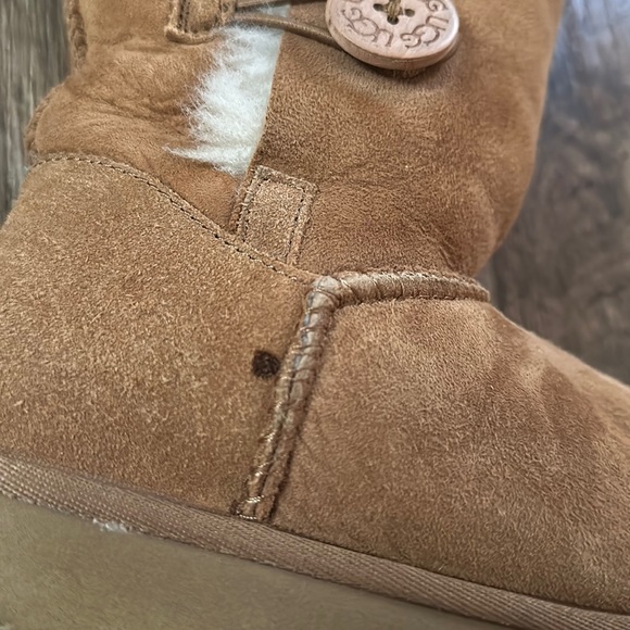 ⚡️HP⚡️UGG Chestnut Bailey Button Triplet Shearling Suede Boots - Picture 7 of 8
